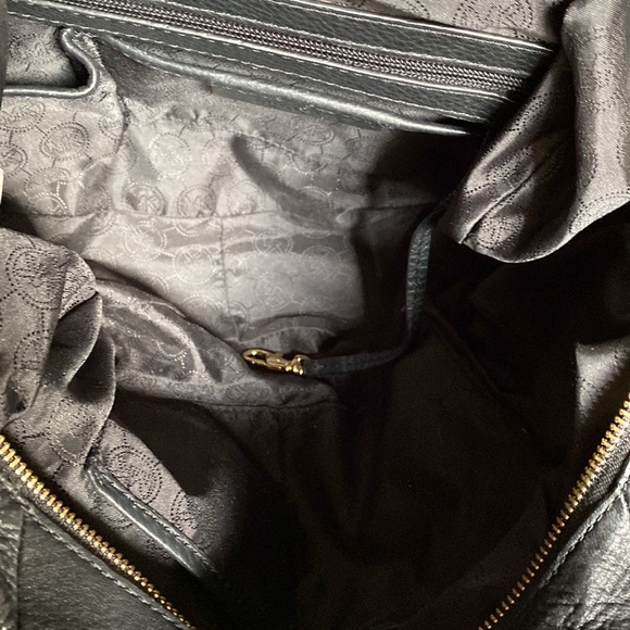 MICHAEL KORS - Black Pebble Leather Hobo Gold buckles - Picture 9 of 9